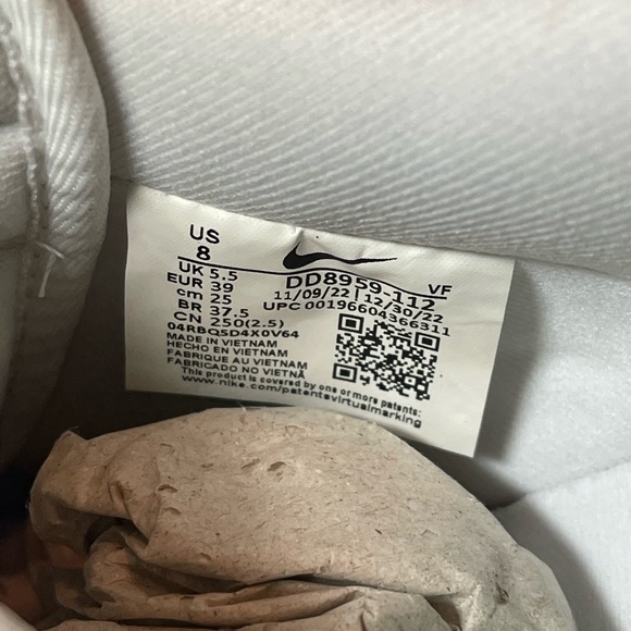 Nike Women’s Air Force 1 ‘07 Action Green and White - Picture 7 of 15